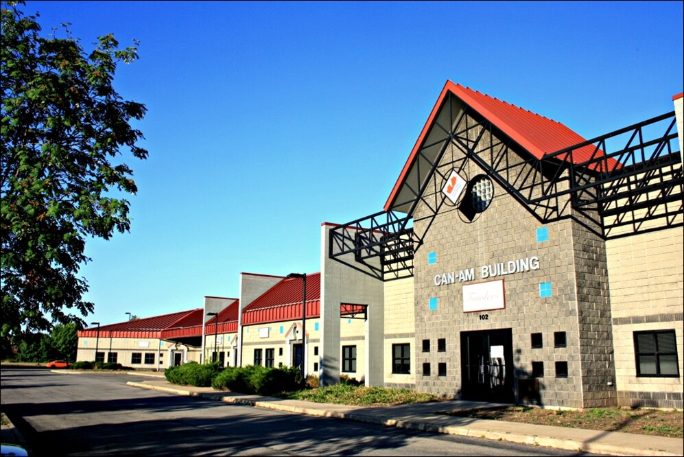 100 River Rock Dr, Buffalo, NY à louer Photo principale– Image 1 sur 2