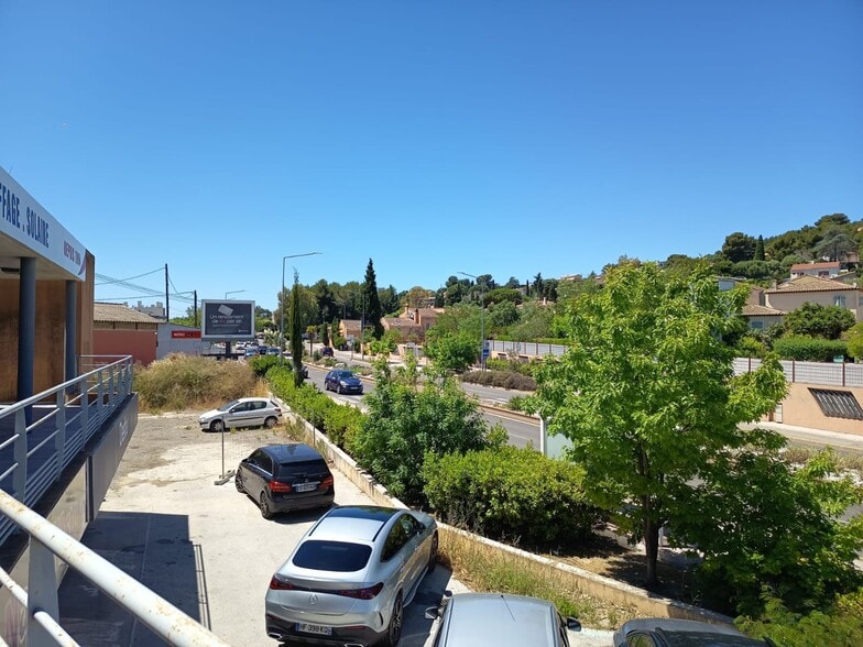 Local commercial dans La Seyne-sur-Mer à louer - Photo de l’immeuble – Image 3 sur 3