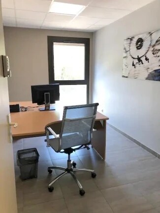 Plus de détails pour Rue Traversiere, Les Alluets-le-Roi - Bureau à louer