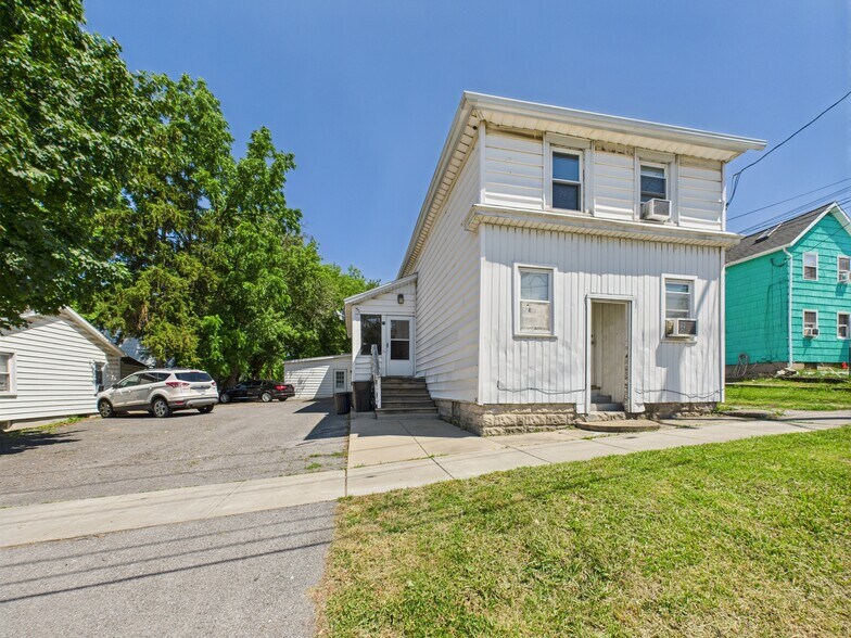 15 Perrine St, Auburn, NY à vendre - Photo principale – Image 1 sur 1