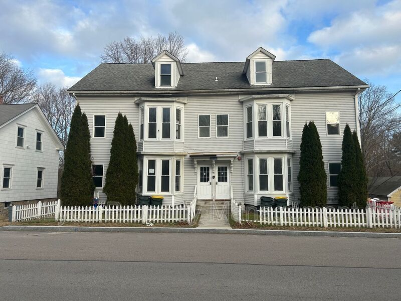 111-113 Sayles Ave, Pascoag, RI à vendre Photo principale– Image 1 sur 2