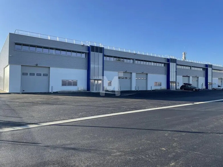 Local d’activités dans Brétigny-sur-Orge à louer - Photo de l’immeuble – Image 2 sur 9