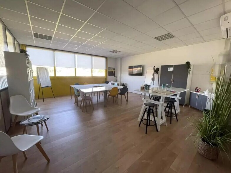 Bureau dans Grasse à louer - Photo de l’immeuble – Image 1 sur 11