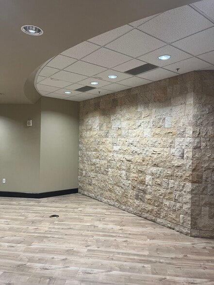 86 N University Ave, Provo, UT à louer - Photo de l’immeuble – Image 2 sur 34