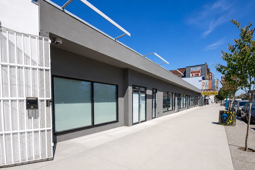 717-727 E Hastings St, Vancouver, BC à louer - Photo de l’immeuble – Image 3 sur 6