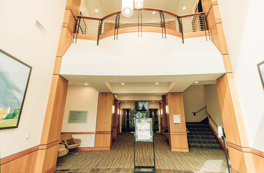 11740 SW 68th Pky, Tigard, OR à louer - Photo de l’immeuble – Image 2 sur 3