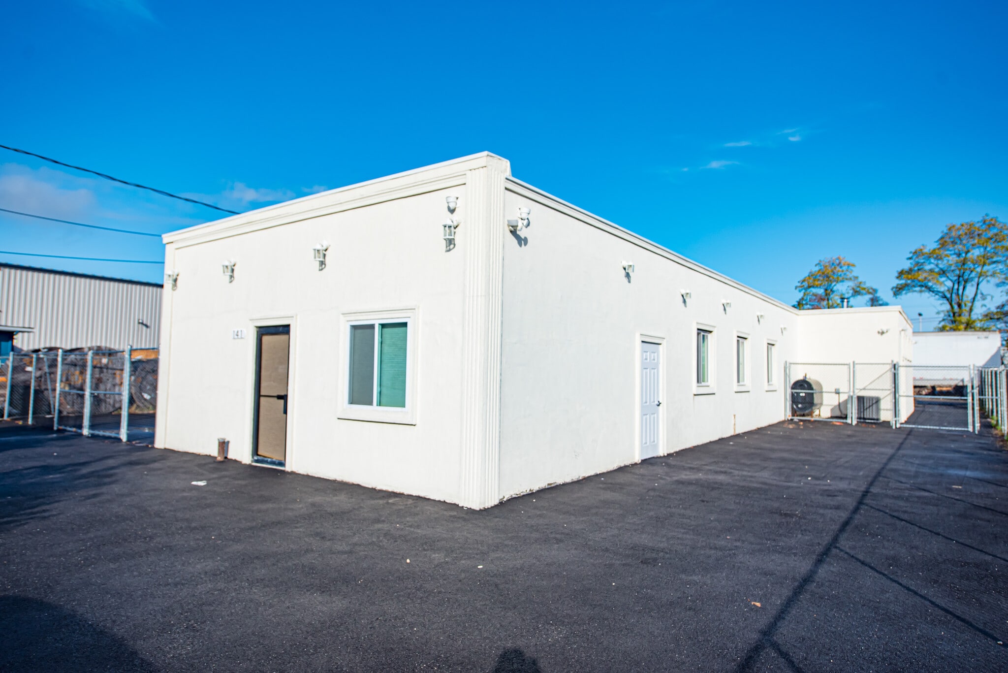 141 Pine Aire Dr, Bay Shore, NY à vendre Photo principale– Image 1 sur 13