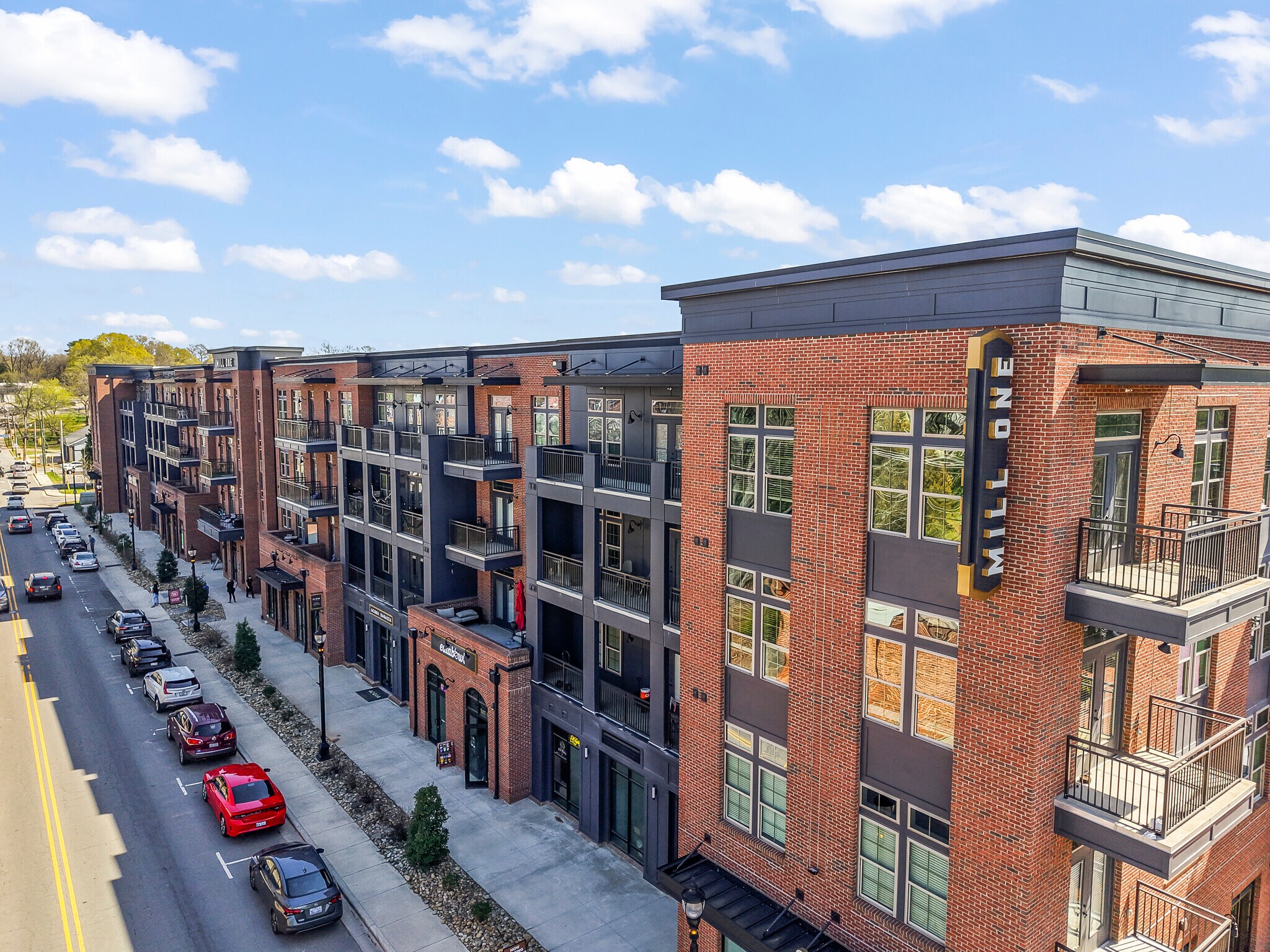 201 N Church St, Mooresville, NC à louer Photo principale– Image 1 sur 57