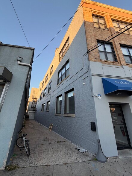 226 New Brunswick Ave, Perth Amboy, NJ à vendre - Photo de l’immeuble – Image 3 sur 35