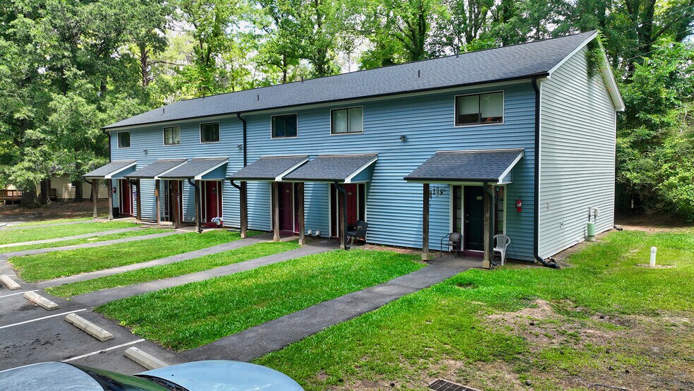 301 Wheel Hollow Trl, Sanford, NC à vendre - Photo de l’immeuble – Image 3 sur 5