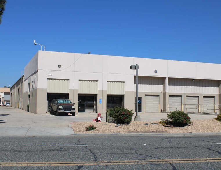 13375 Estelle St, Corona, CA à louer - Photo principale – Image 2 sur 5