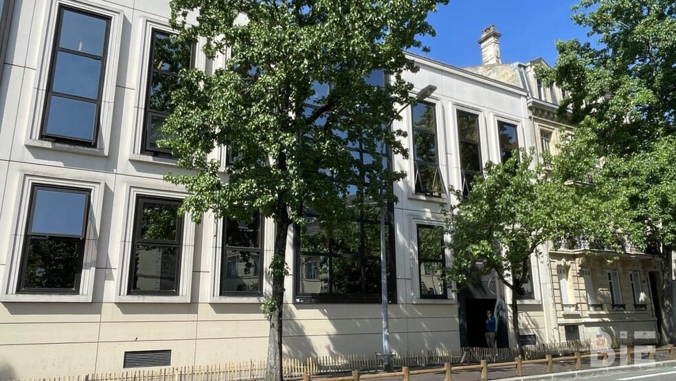 11 Rue De Tauzia, Bordeaux à louer - Photo de l’immeuble – Image 1 sur 5