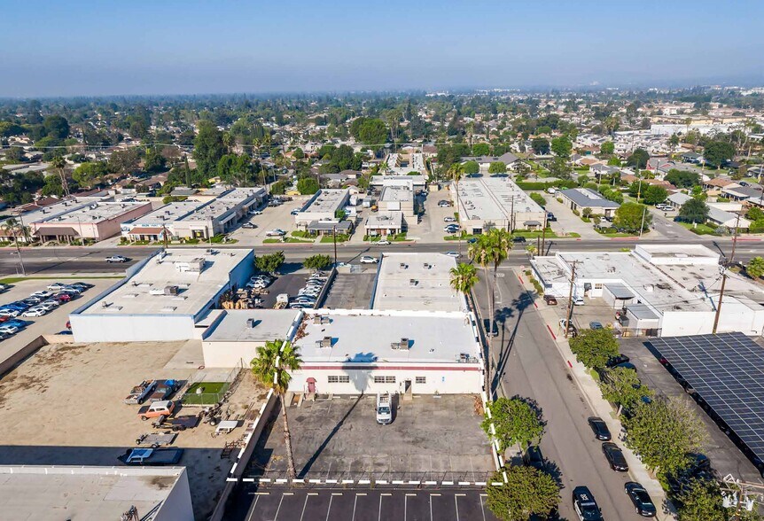 220 Taylor St, Monrovia, CA à vendre - Photo de l’immeuble – Image 2 sur 7