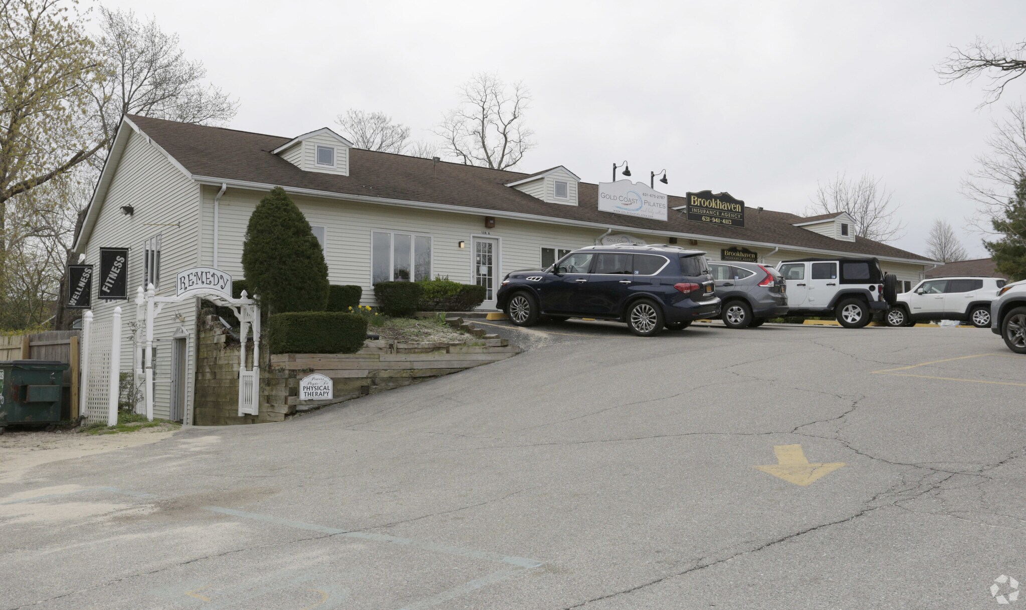 128 Old Town Rd, East Setauket, NY à louer Photo principale– Image 1 sur 17