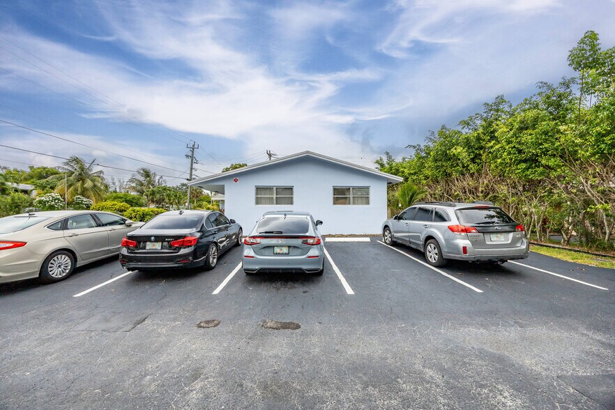 124 NW 21st Ct, Wilton Manors, FL à vendre - Photo de l’immeuble – Image 2 sur 7