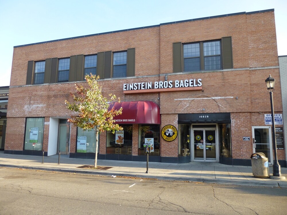 16824-16828 Kercheval Pl, Grosse Pointe, MI à louer Photo de l’immeuble– Image 1 sur 12