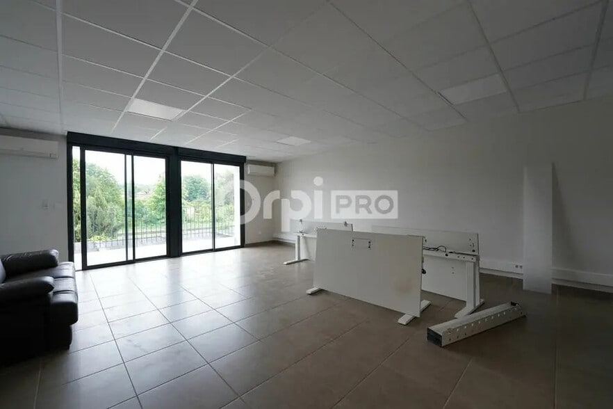 Bureau dans Marcilly-d'Azergues à louer - Photo de l’immeuble – Image 2 sur 5