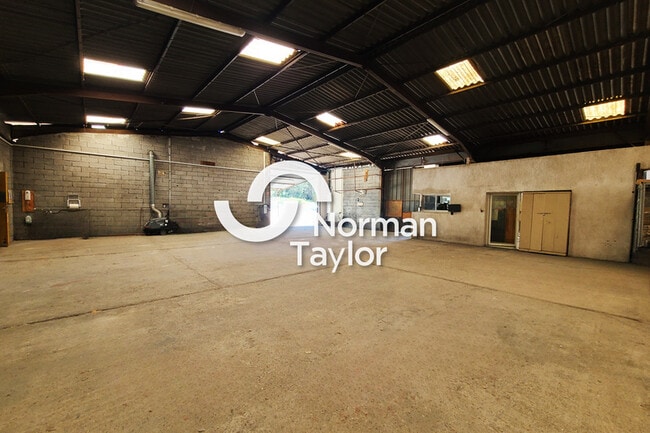 Plus de détails pour Local d'activités à louer