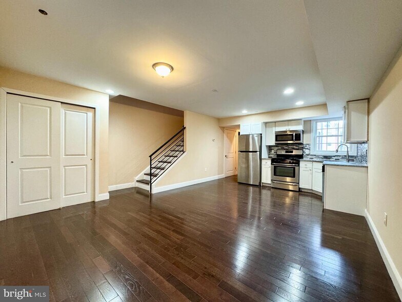 1014 E Moyamensing Ave, Philadelphia, PA à vendre - Photo de l’immeuble – Image 3 sur 26
