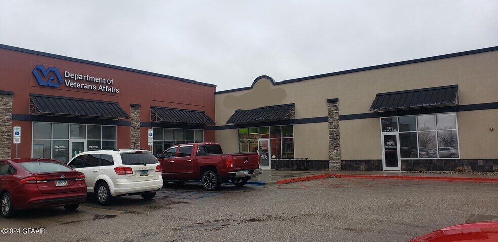 3221 32nd Ave S, Grand Forks, ND à louer - Photo de l’immeuble – Image 2 sur 31