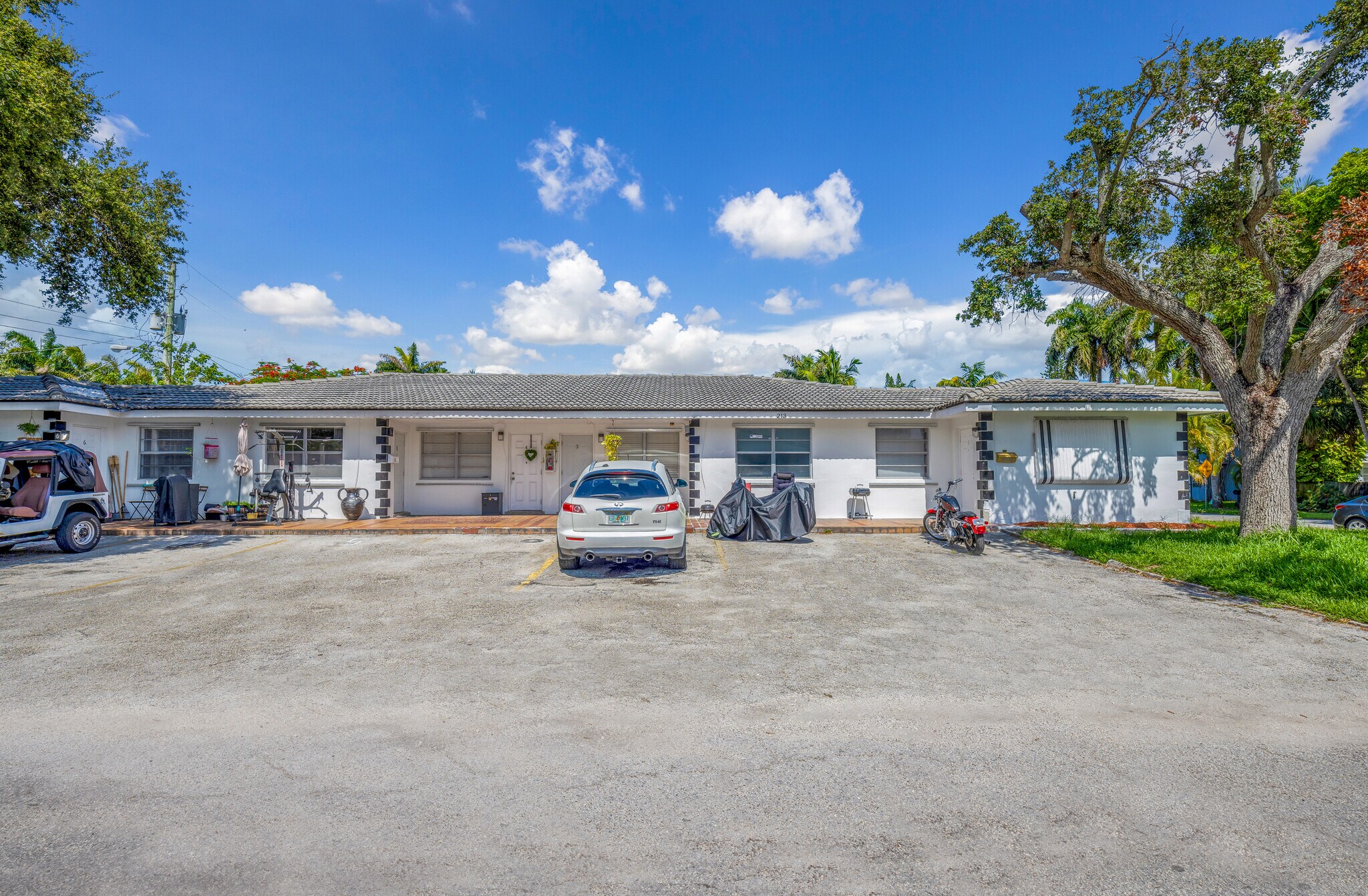 213 SE Park St, Dania, FL à vendre Photo de l’immeuble– Image 1 sur 23