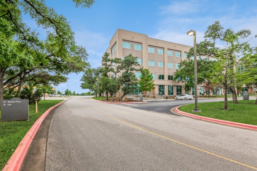 1401 Medical Pky, Cedar Park, TX à louer - Photo de l’immeuble – Image 3 sur 11