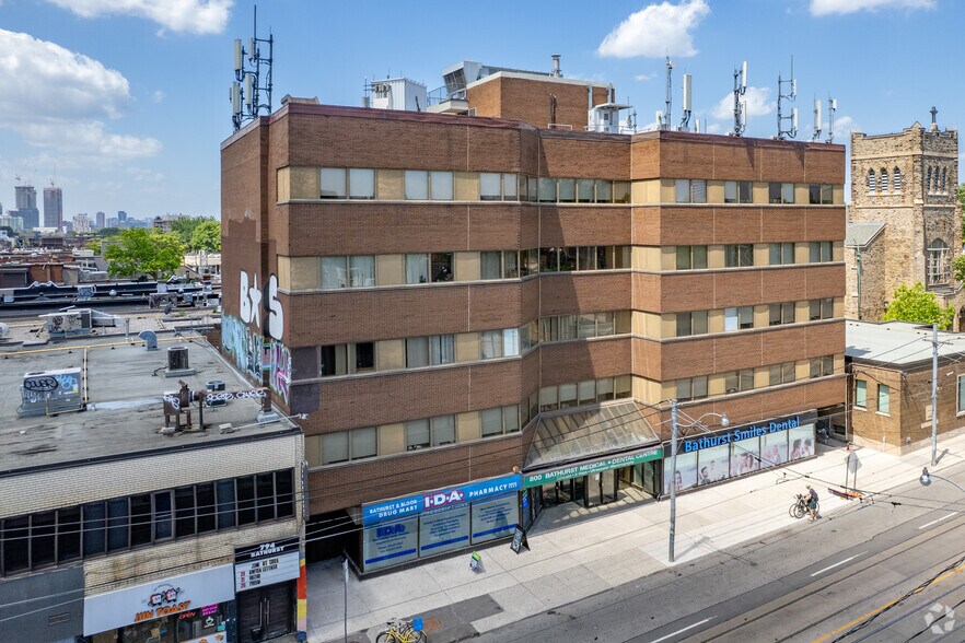 800 Bathurst St, Toronto, ON à vendre - Photo de l’immeuble – Image 1 sur 21
