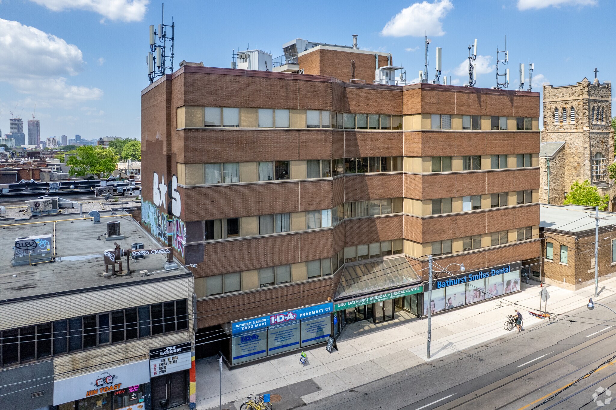 800 Bathurst St, Toronto, ON à vendre Photo de l’immeuble– Image 1 sur 22