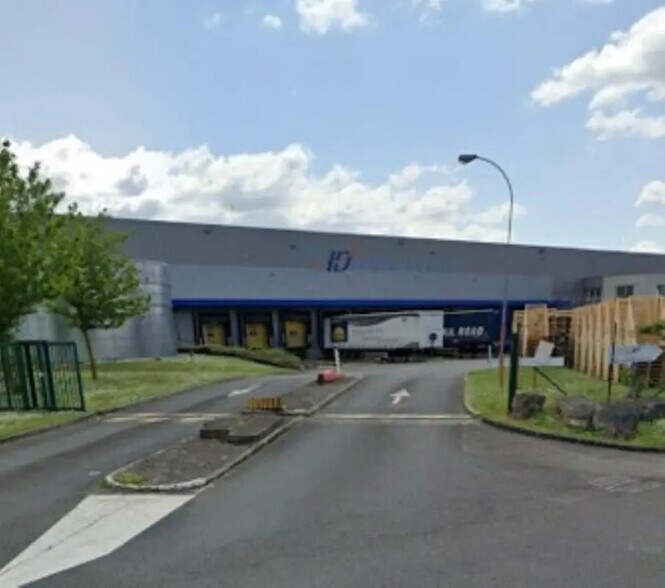 Industriel/Logistique dans Le Meux à louer - Photo de l’immeuble – Image 3 sur 9