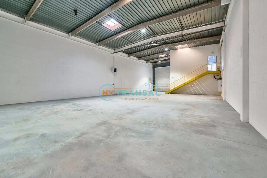 Local d’activités dans Torcy à louer - Photo de l’immeuble – Image 3 sur 7