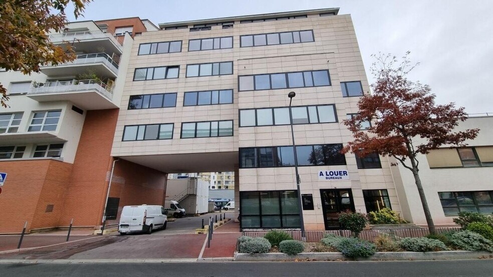 16 Rue Jean Jacques Rousseau, Issy-les-Moulineaux à louer - Photo de l’immeuble – Image 1 sur 13