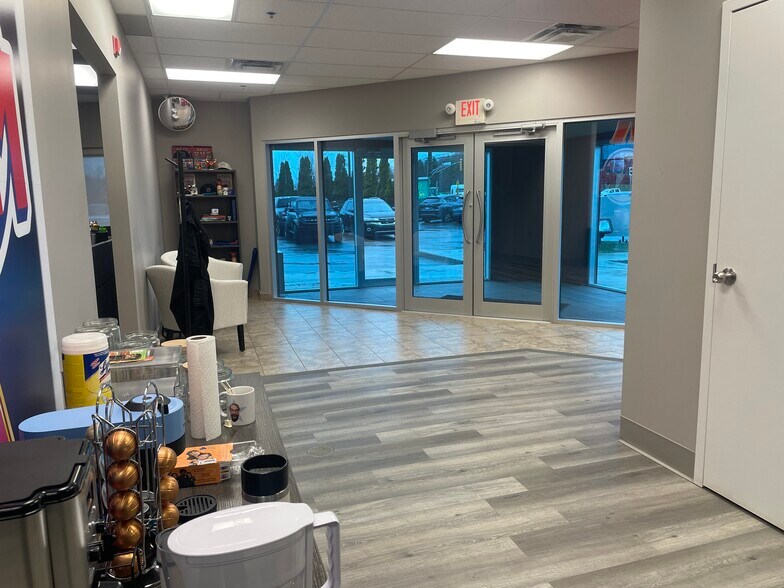 1040 Champlain St, Dieppe, NB à louer - Photo de l’immeuble – Image 3 sur 11