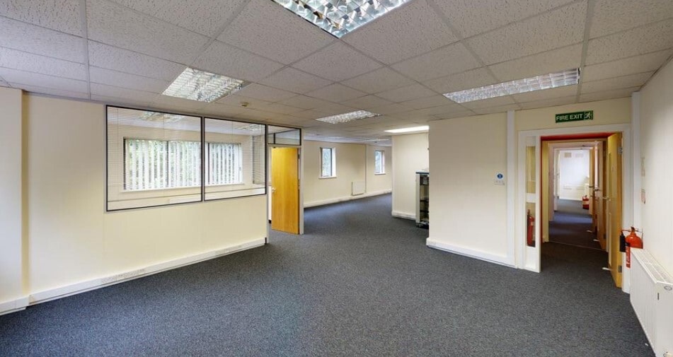 Trinity Pl, Sutton Coldfield, WMD B72 1TX - Lot 7 - - Photo intérieure - Image 1 of 2