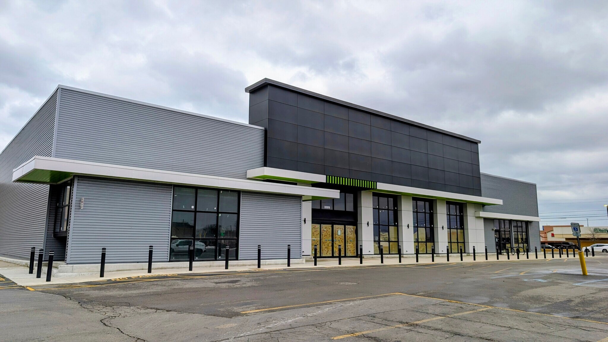 32070 Gratiot Ave, Roseville, MI à louer Photo principale– Image 1 sur 31