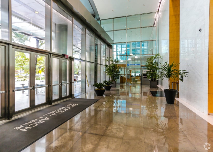 1395 Brickell Ave, Miami, FL à louer - Hall d’entrée – Image 3 sur 40