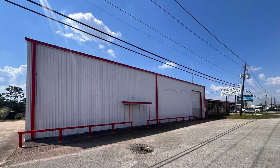 13207 Highway 6, Santa Fe, TX à louer - Photo de l’immeuble – Image 3 sur 19