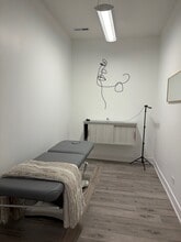 2837 N Halsted St, Chicago, IL à louer Photo intérieure– Image 2 sur 12