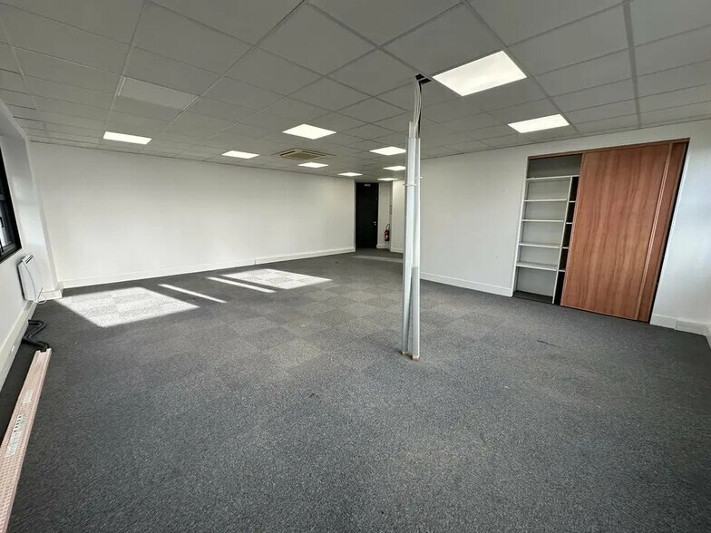 Bureau dans Reims à louer - Photo de l’immeuble – Image 2 sur 5