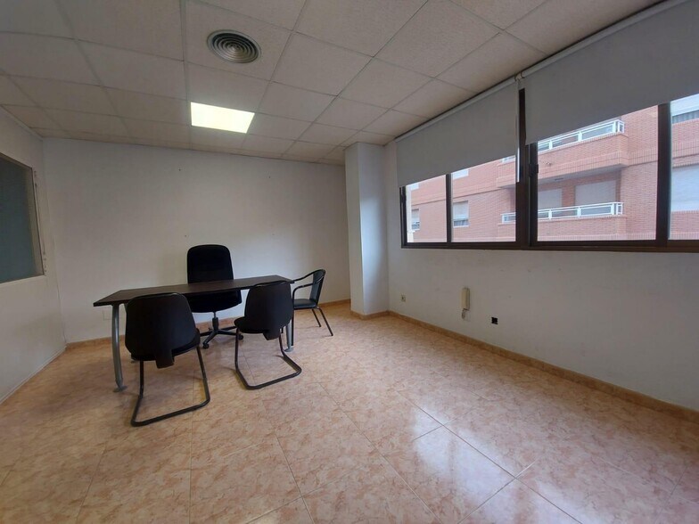 Bureau dans El Ejido, Almería à louer - Photo de l’immeuble – Image 3 sur 7