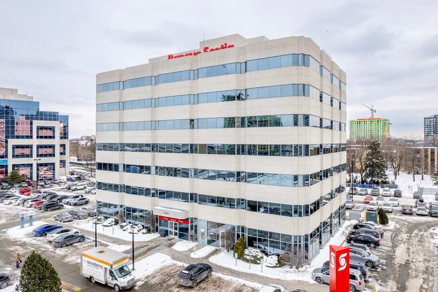3090 Boul Le Carrefour, Laval, QC à louer - Photo principale – Image 1 sur 3