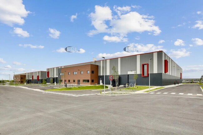 Plus de détails pour Local d'activités à louer