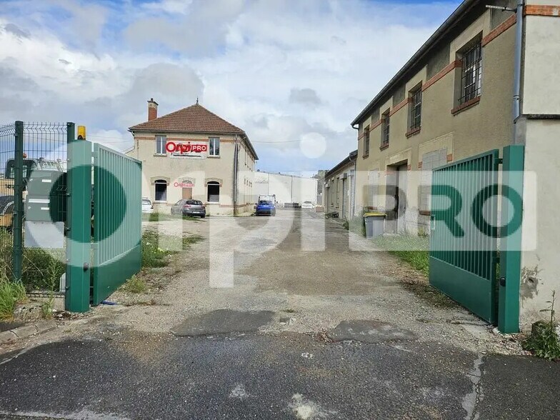 Local d'activités dans Saint-Brice-Courcelles à vendre - Photo de l’immeuble – Image 1 sur 4