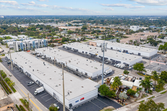 Plus de détails pour 3600 NE 4th Ave, Oakland Park, FL - Industriel/Logistique à louer