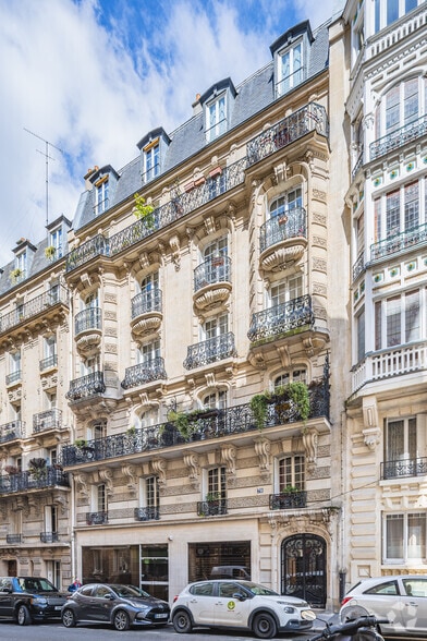 70 Rue Lamarck, Paris à vendre - Photo de l’immeuble – Image 2 sur 13