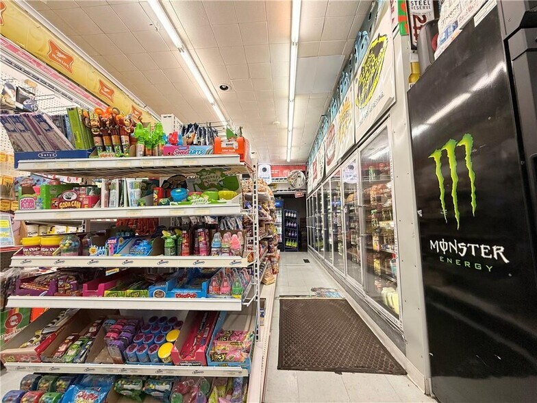 406 Walnut St, Elmira, NY à vendre - Photo de l’immeuble – Image 3 sur 27