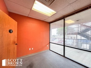 717 Stemmons Fwy, Denton, TX à louer Photo de l’immeuble– Image 1 sur 6