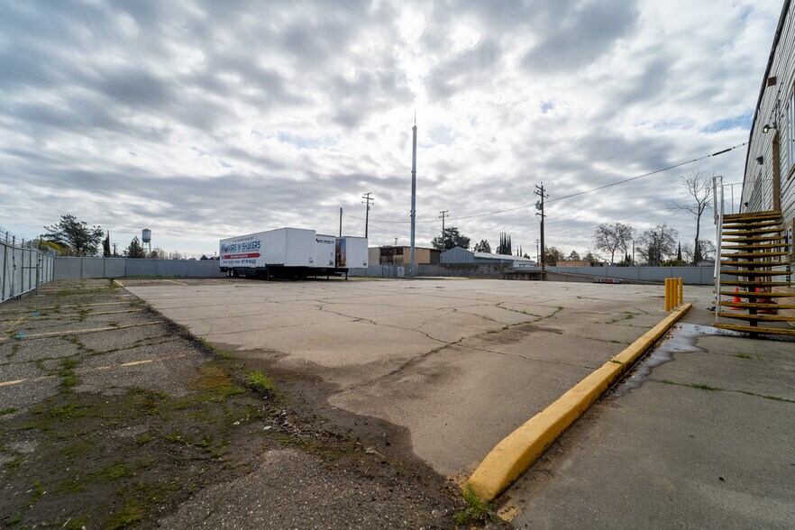 680 Jones St, Yuba City, CA à louer - Photo de l’immeuble – Image 2 sur 9