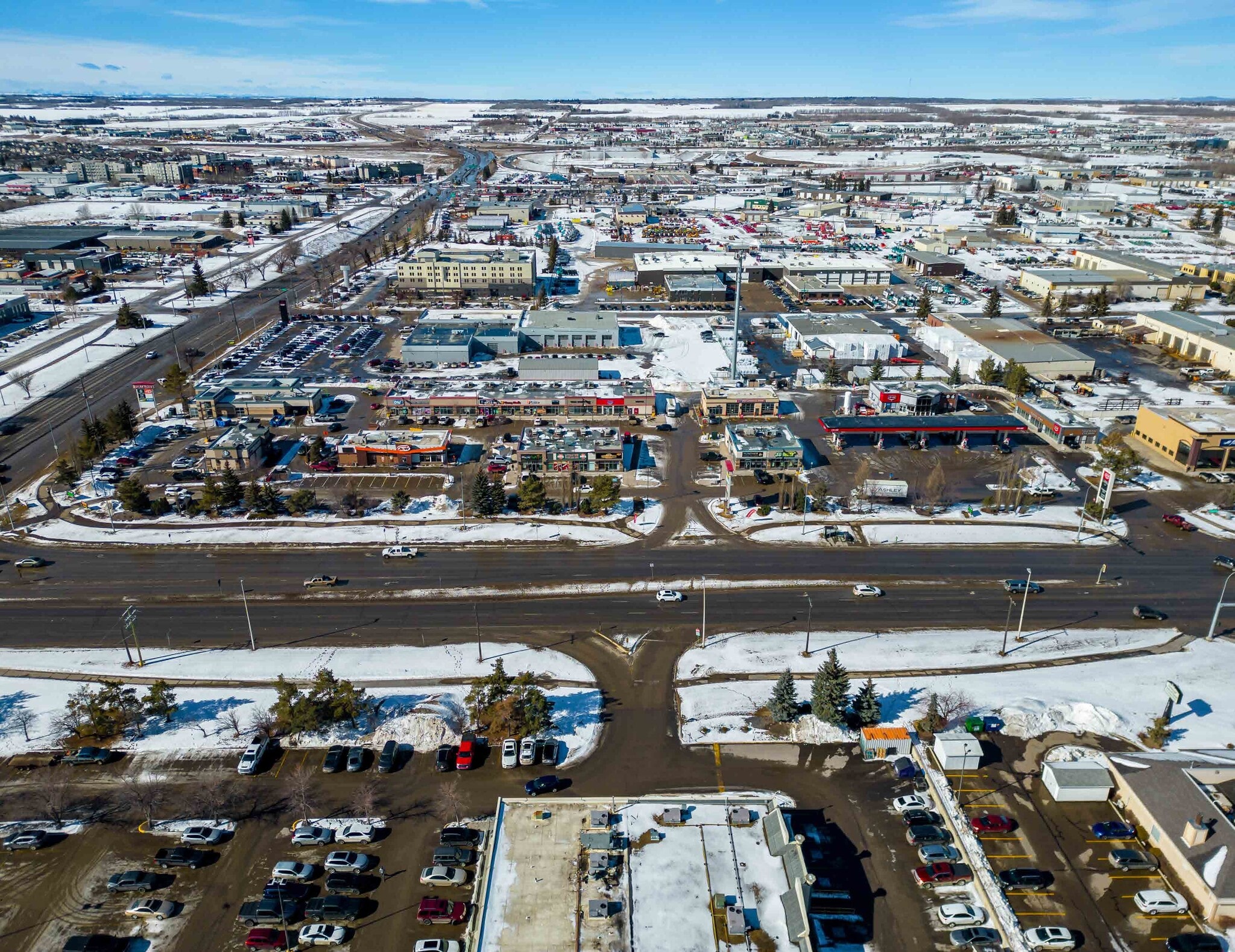 6730 Taylor Dr, Red Deer, AB à louer Aérien– Image 1 sur 5