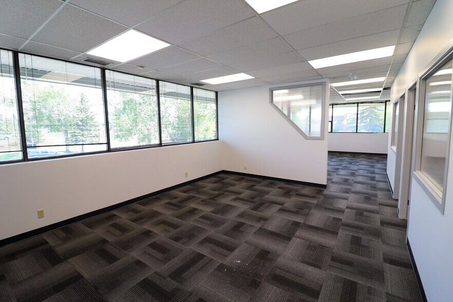 1530 27th Ave NE, Calgary, AB à louer - Photo intérieure – Image 3 sur 13