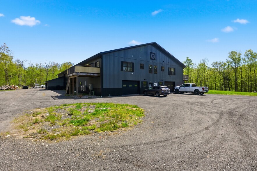 51 Redder Rd, Pine Bush, NY à vendre - Photo de l’immeuble – Image 1 sur 50